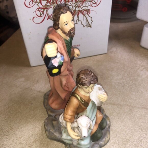 AVON Nativity Shepherds Holiday Treasures Porcelain Figurine 2002 In Box - Picture 5 of 9